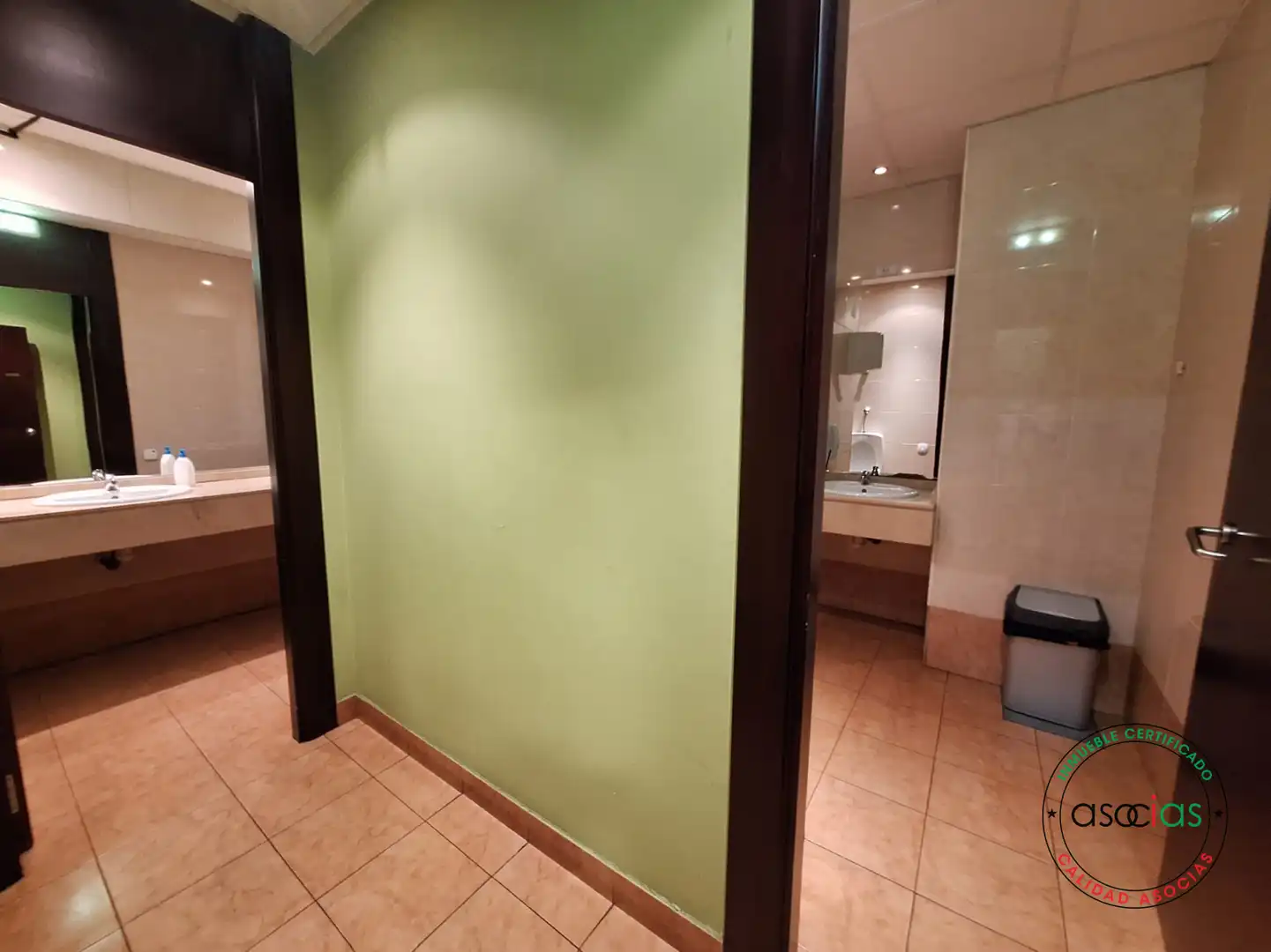 Baño de Local en venta en Gijón  con Aire acondicionado