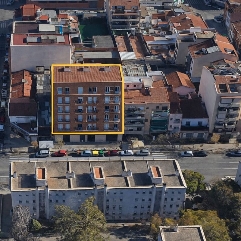 Vista exterior de Edifici en venda en Terrassa