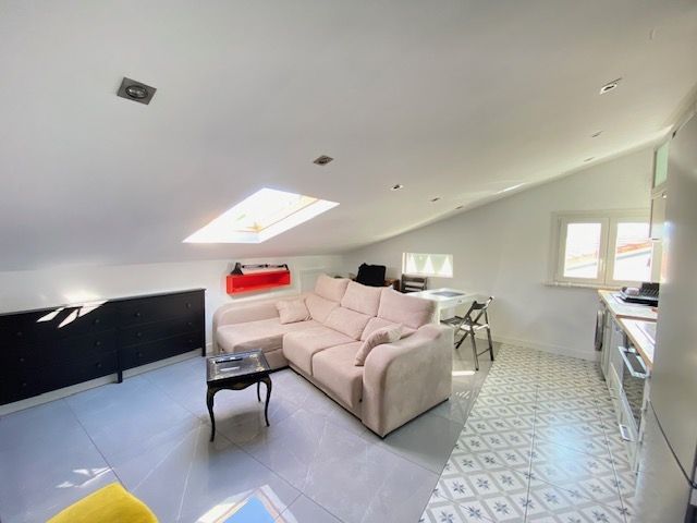 Sala d'estar de Àtic de lloguer en Sopela amb Aire condicionat, Calefacció i Jardí privat