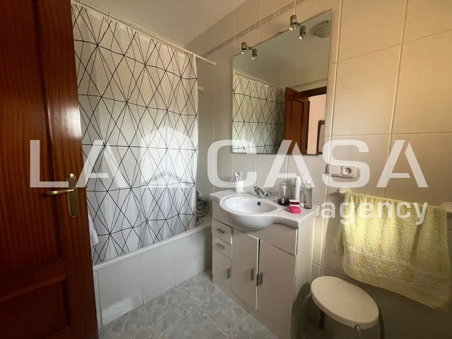 Baño de Casa adosada en venta en Dos Hermanas con Aire acondicionado, Calefacción y Terraza