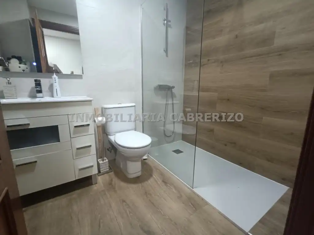 Baño de Piso en venta en  Logroño con Calefacción, Parquet y Terraza