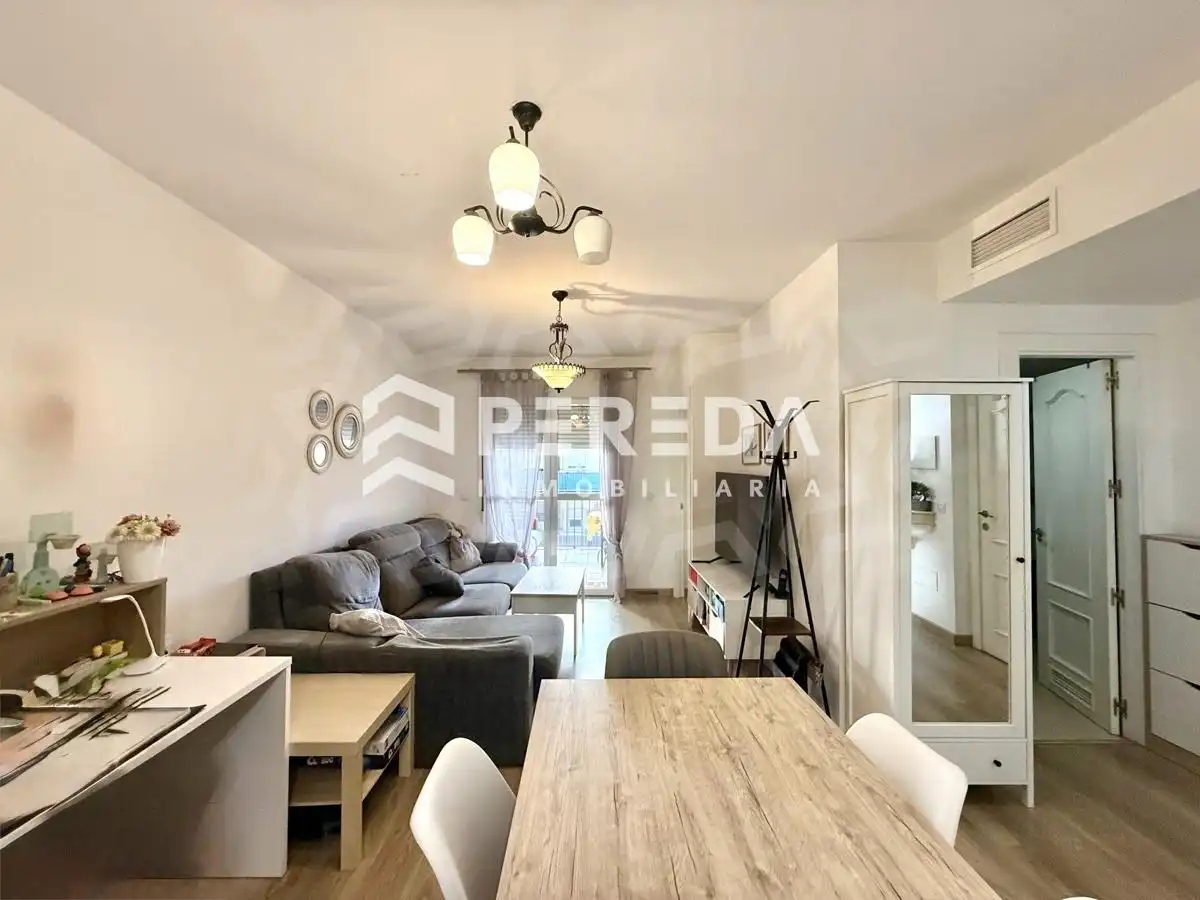 Sala d'estar de Apartament en venda en Roquetas de Mar amb Aire condicionat, Terrassa i Piscina comunitària