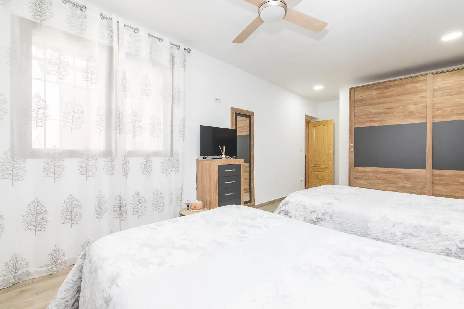 Schlafzimmer von Haus oder Chalet zum Verkauf in Elche / Elx mit Klimaanlage, Privatgarten und Terrasse