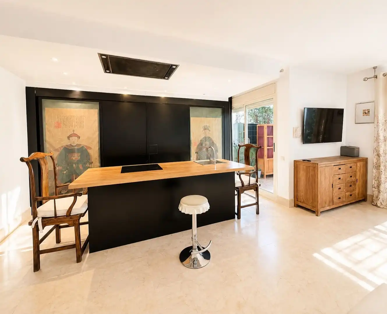 Cuina de Apartament en venda en Marbella amb Aire condicionat, Jardí privat i Terrassa