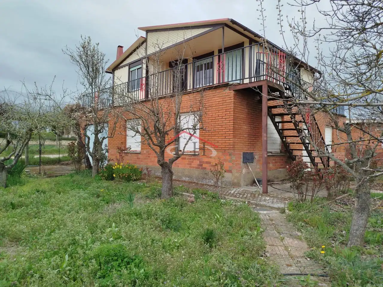 Vista exterior de Casa o xalet en venda en Vegas del Condado amb Calefacció, Jardí privat i Terrassa