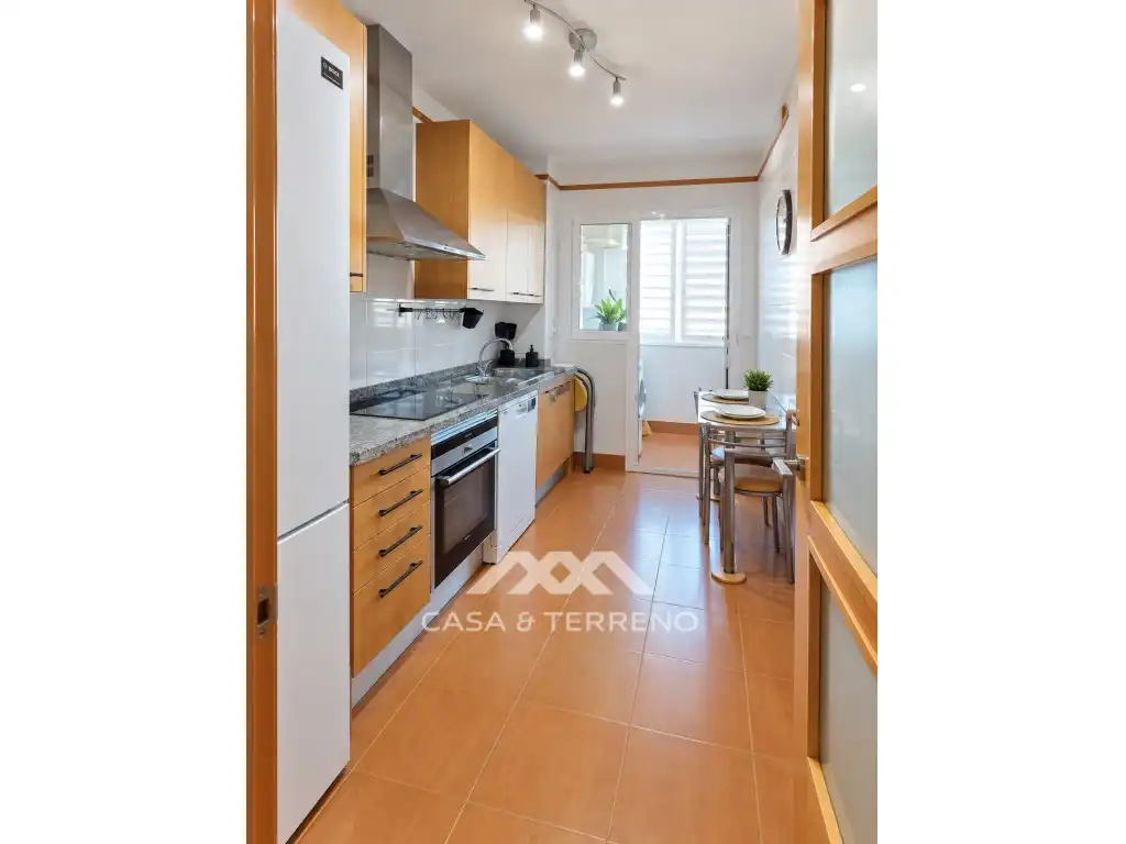 Wohnung zur Miete in Calle Mar Cantábrico, Poniente - Faro