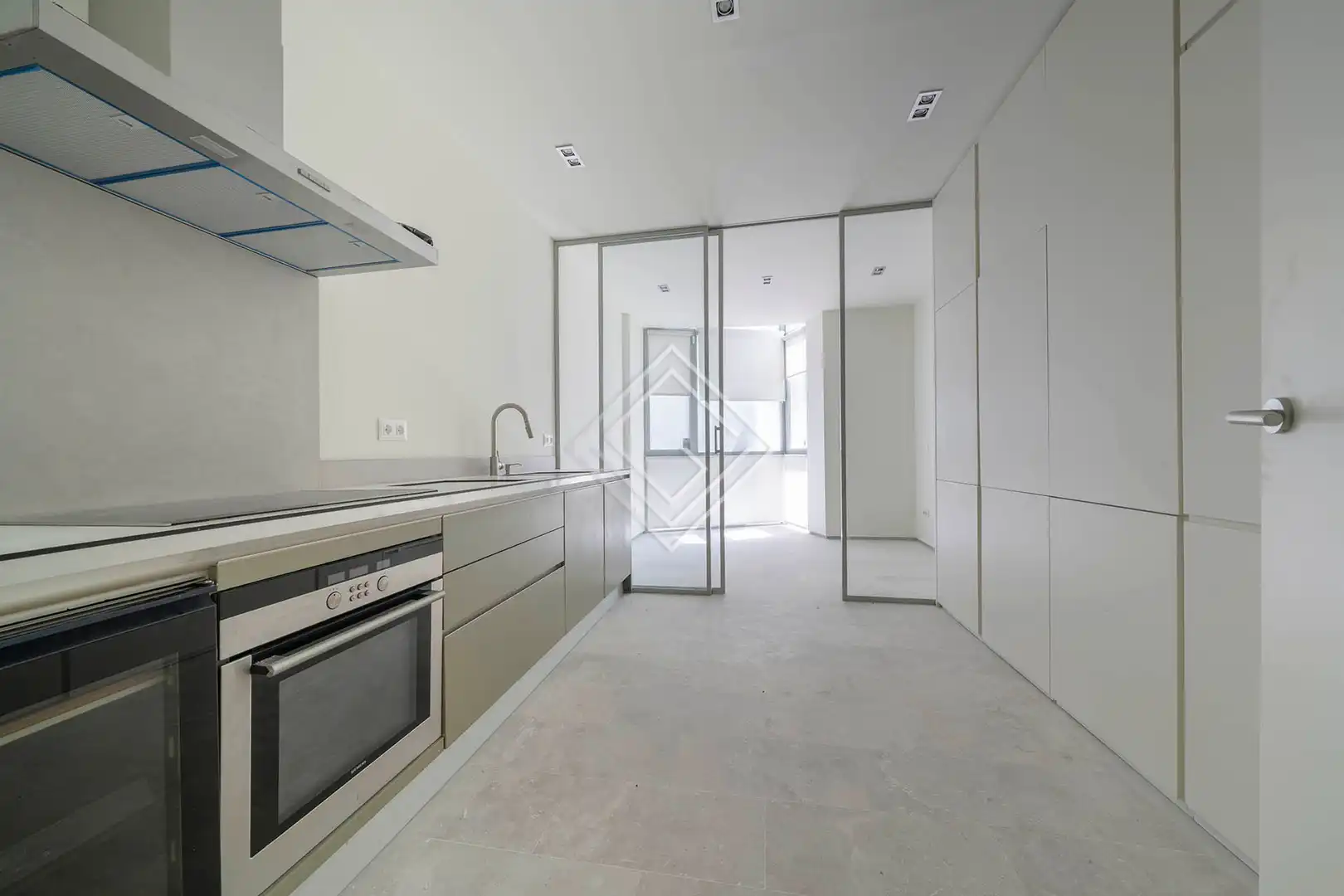 Cuina de Dúplex de lloguer en Madrid amb Jardí privat, Terrassa i Piscina