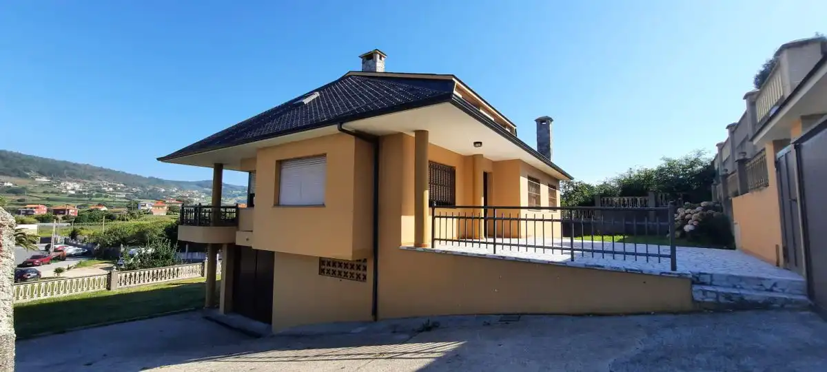 Vista exterior de Casa o xalet en venda en Arteixo amb Terrassa