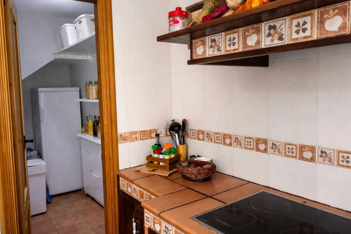 Cuina de Casa adosada en venda en San Roque amb Aire condicionat, Jardí privat i Terrassa