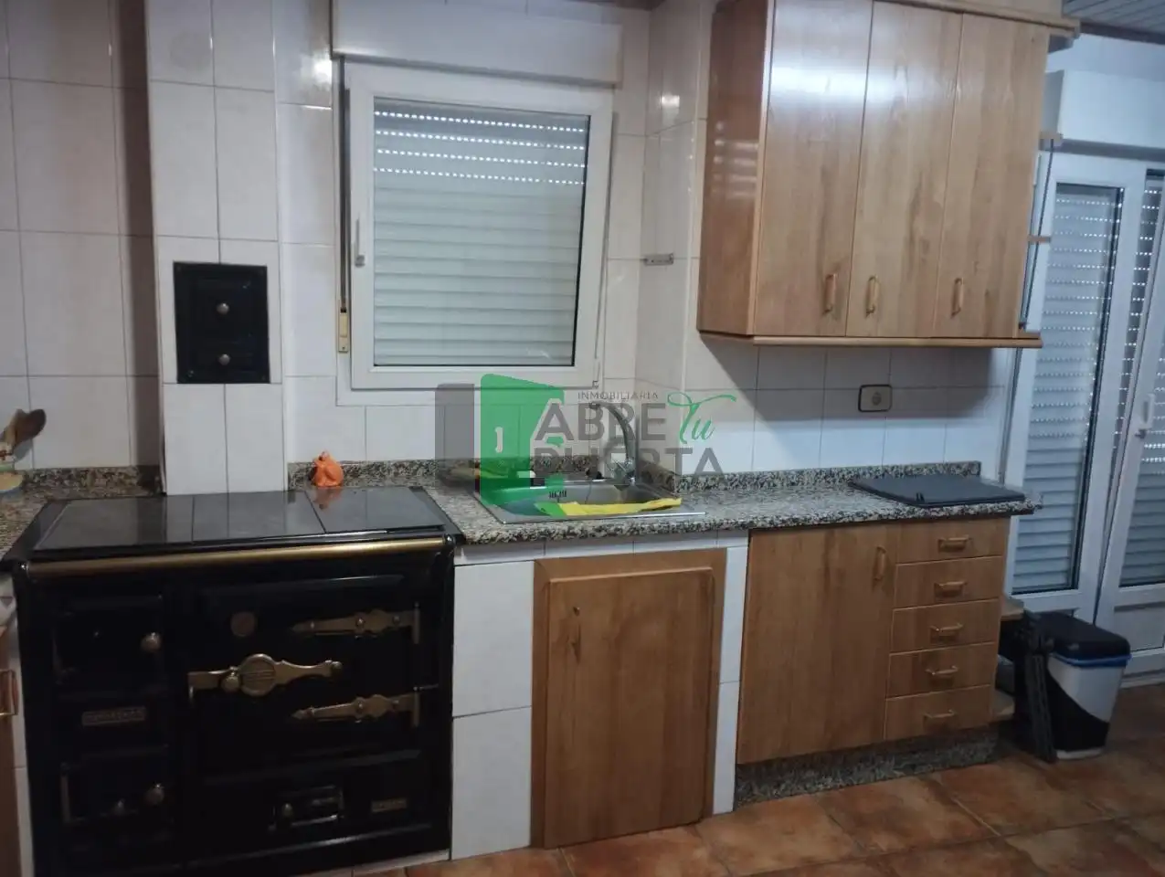 Cuina de Casa o xalet en venda en Ourense Capital  amb Calefacció, Jardí privat i Moblat