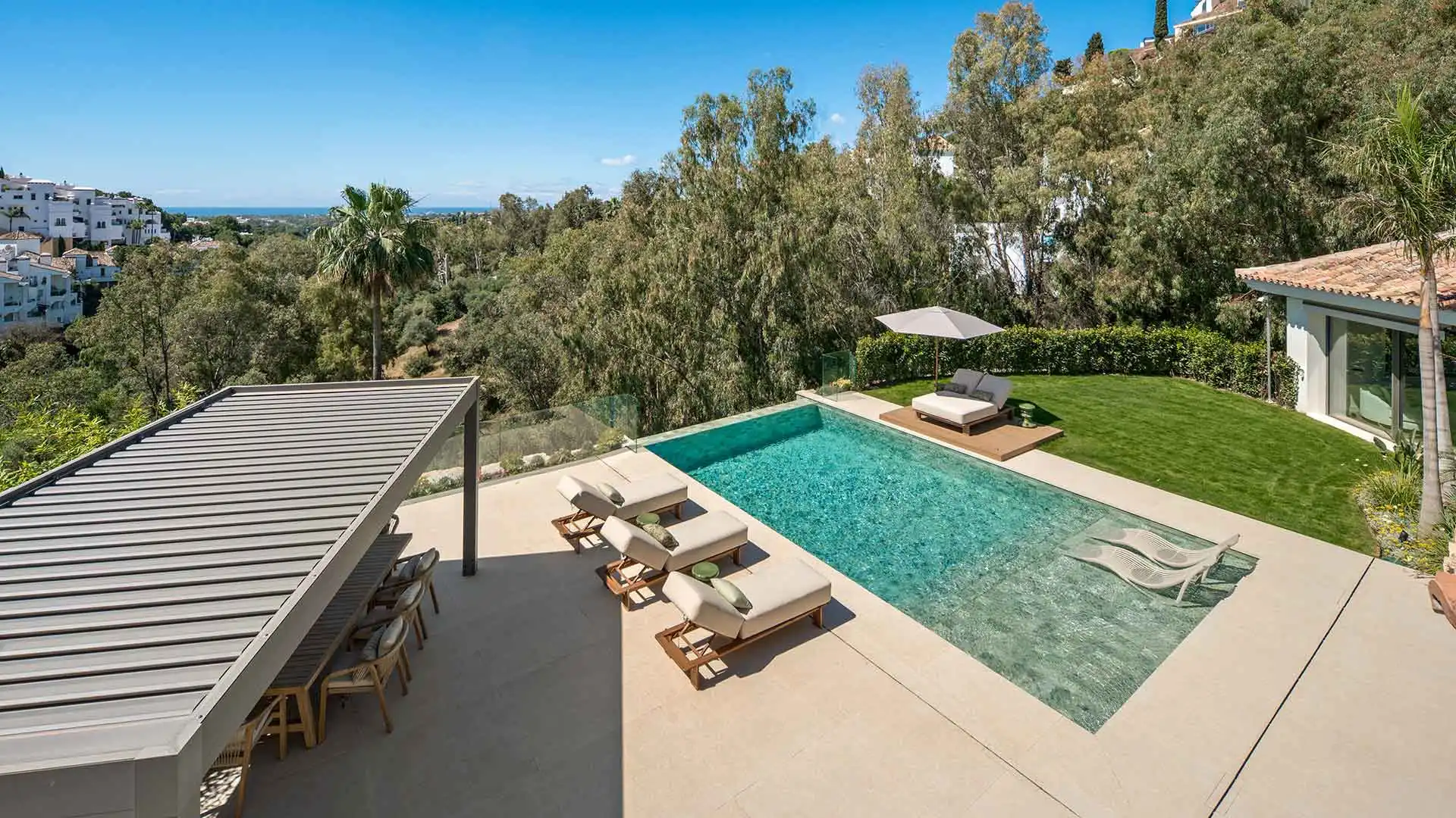 Terrassa de Casa o xalet en venda en Benahavís amb Aire condicionat, Jardí privat i Terrassa