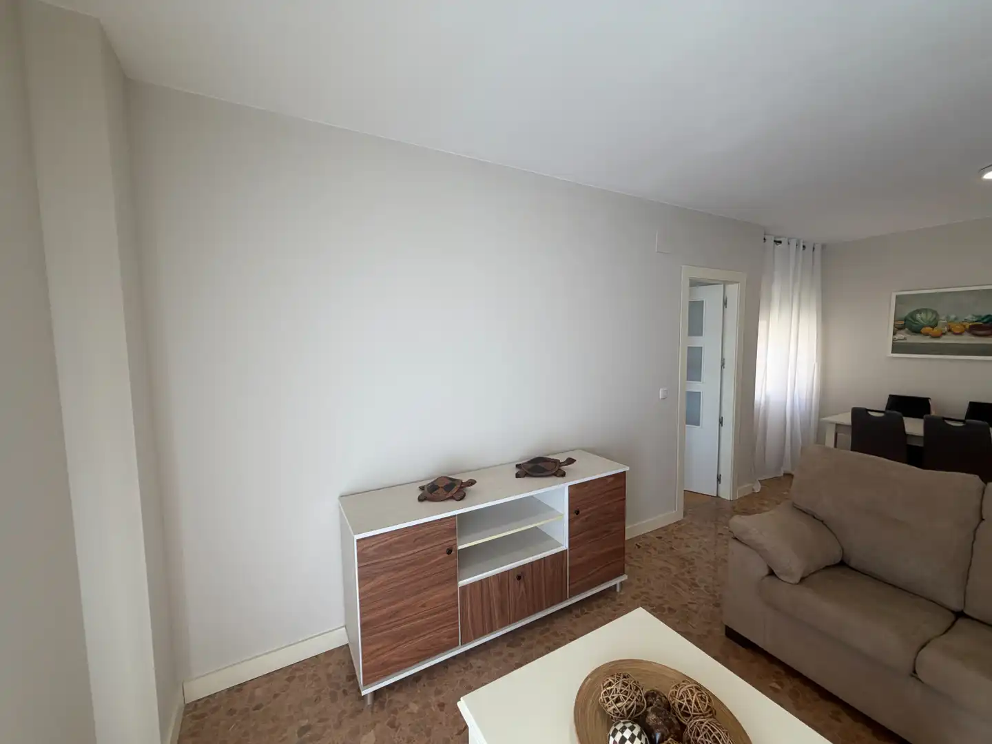 Sala d'estar de Apartament de lloguer en Cúllar Vega amb Moblat, Rentadora i Microones