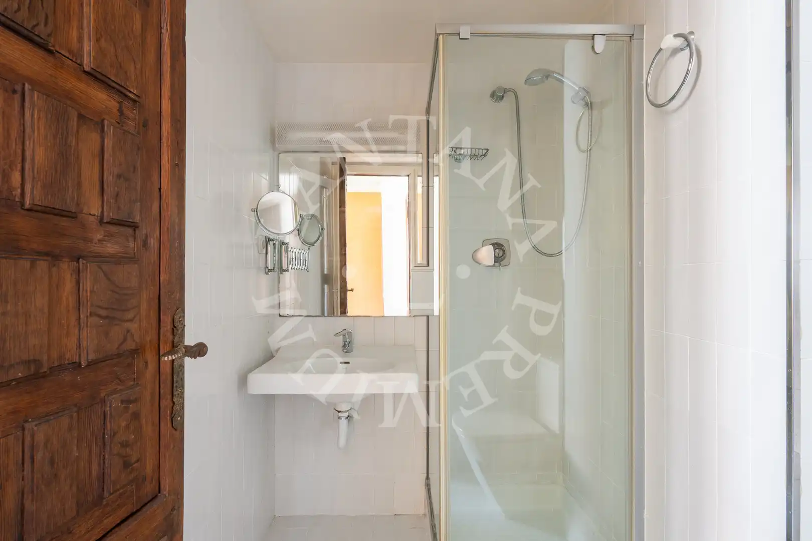 Badezimmer von Dachboden zum Verkauf in Barcelona mit Heizung, Parkett und Terrasse