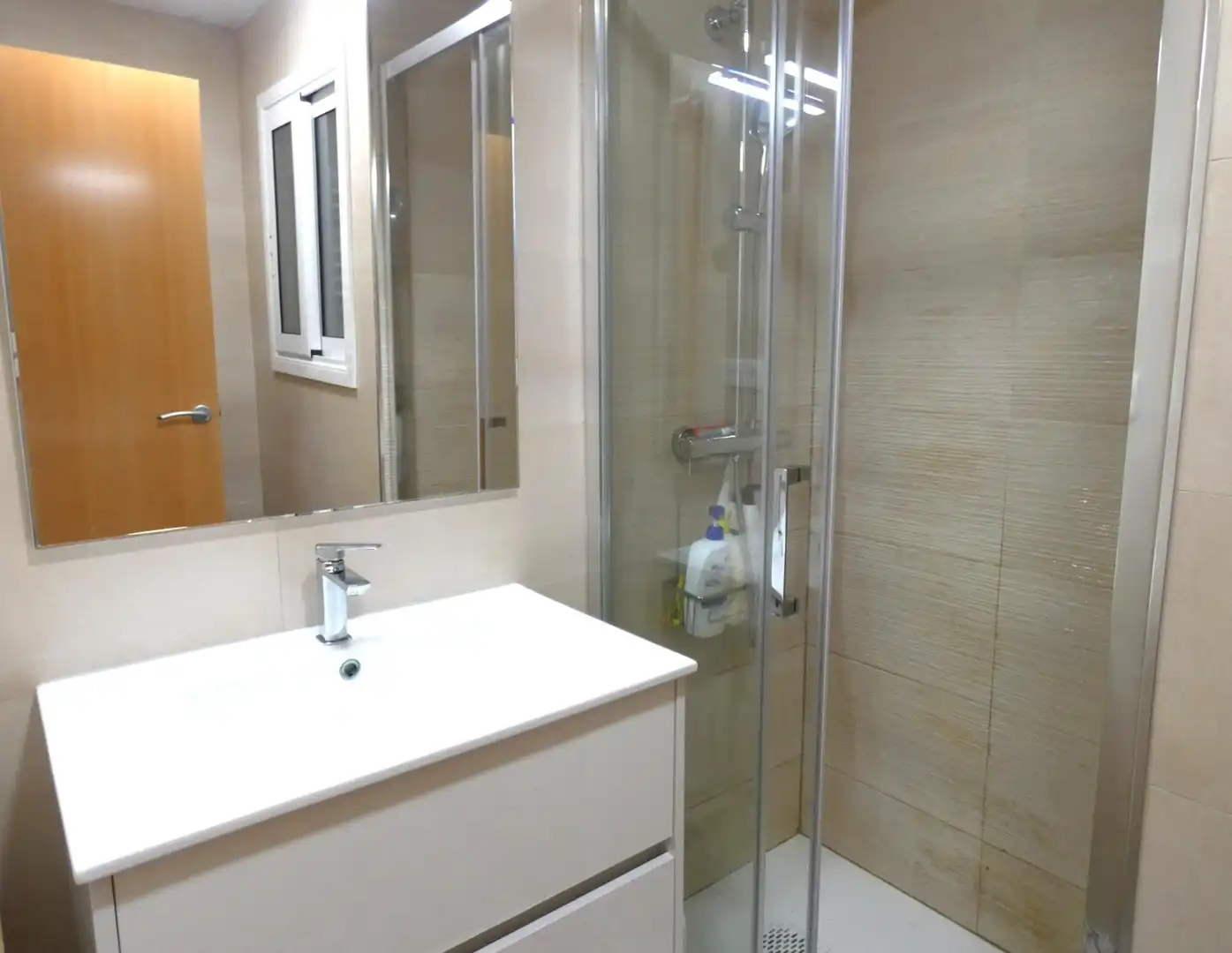 Baño de Piso en venta en Santa Coloma de Gramenet con Aire acondicionado, Calefacción y Parquet