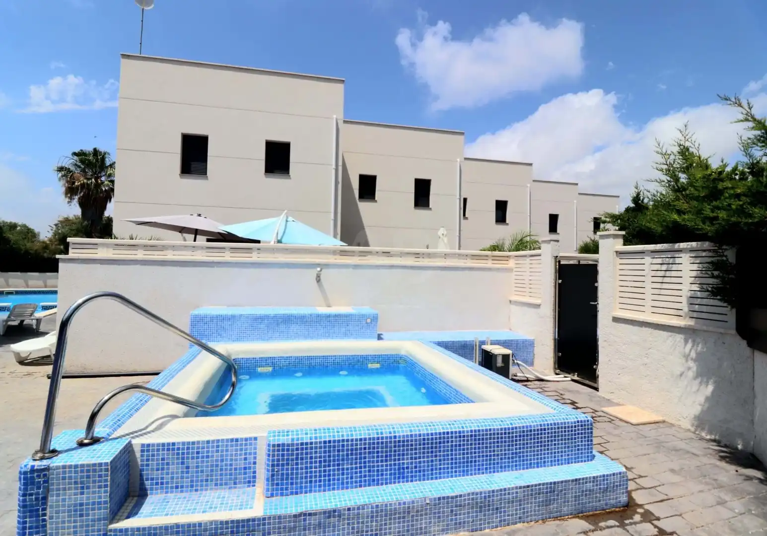 Piscina de Edifici en venda en Mont-roig del Camp