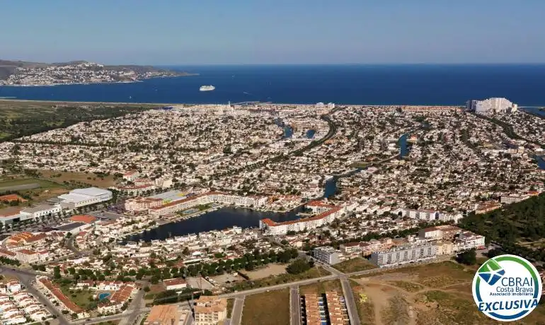 Vista exterior de Casa o xalet en venda en Empuriabrava