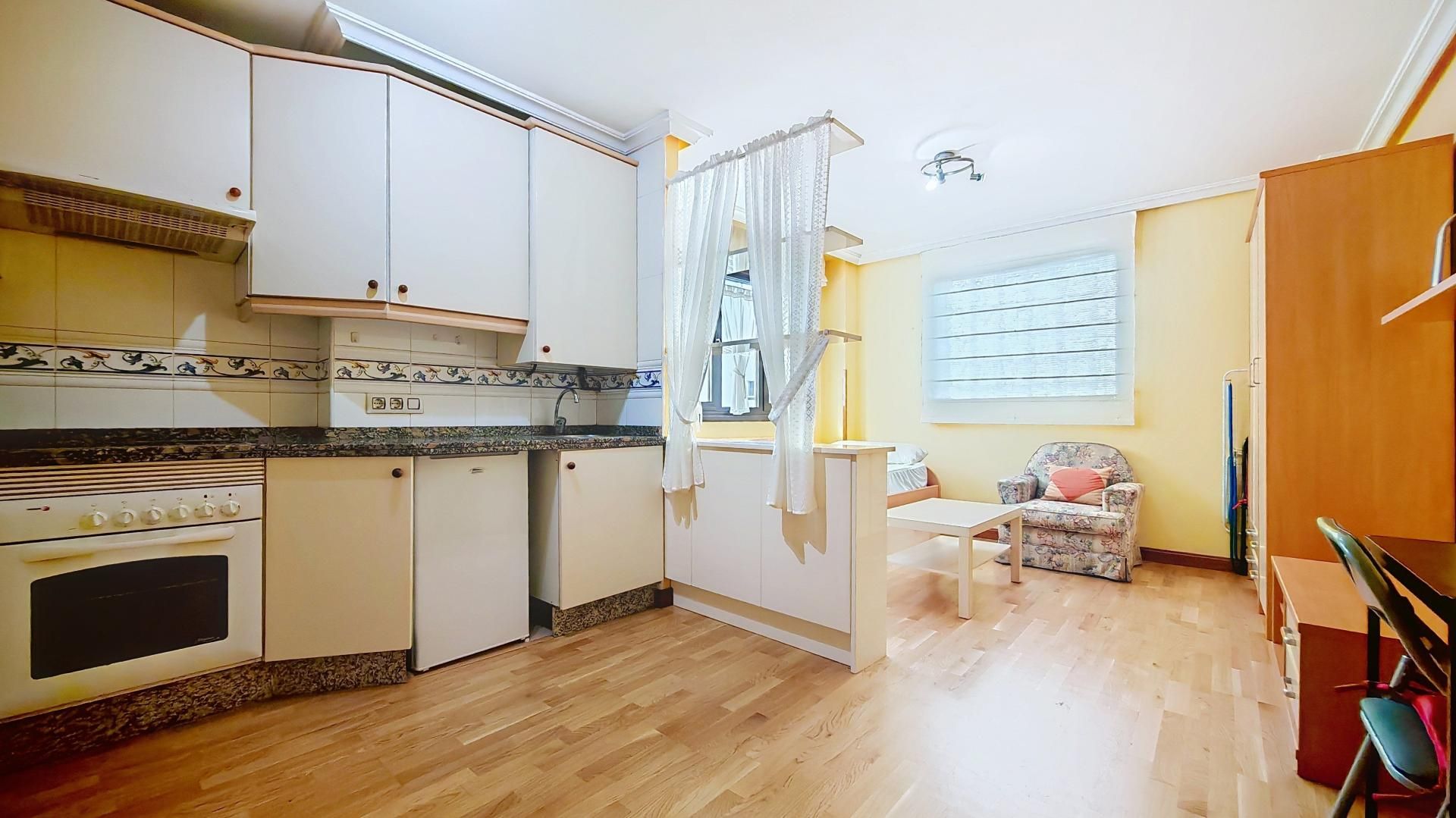 Bedroom of Flat for sale in Oviedo   with Heating