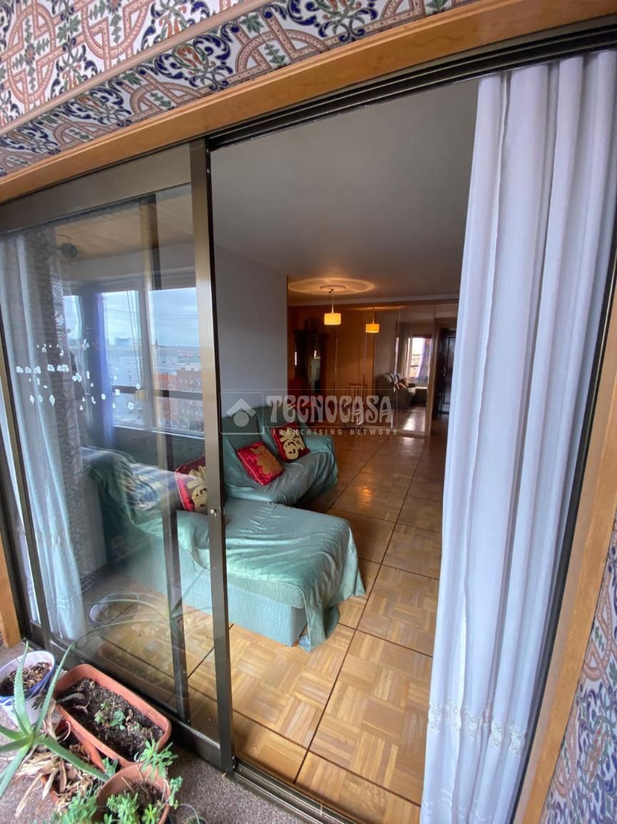 Living room of Flat for sale in  Madrid Capital