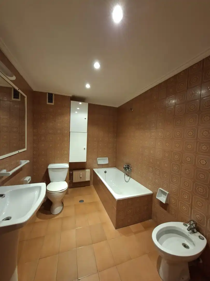 Baño de Piso en venta en Torrelavega  con Calefacción, Trastero y Balcón