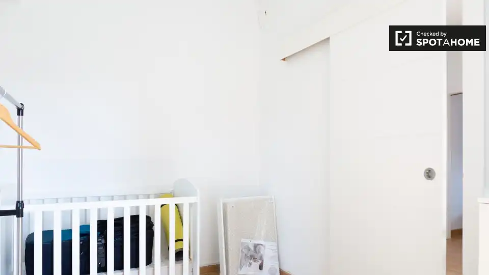 Dormitori de Apartament per a compartir en Barcelona amb Aire condicionat, Calefacció i Terrassa