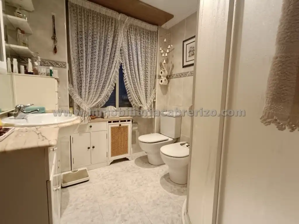 Baño de Piso en venta en  Logroño con Aire acondicionado, Calefacción y Parquet