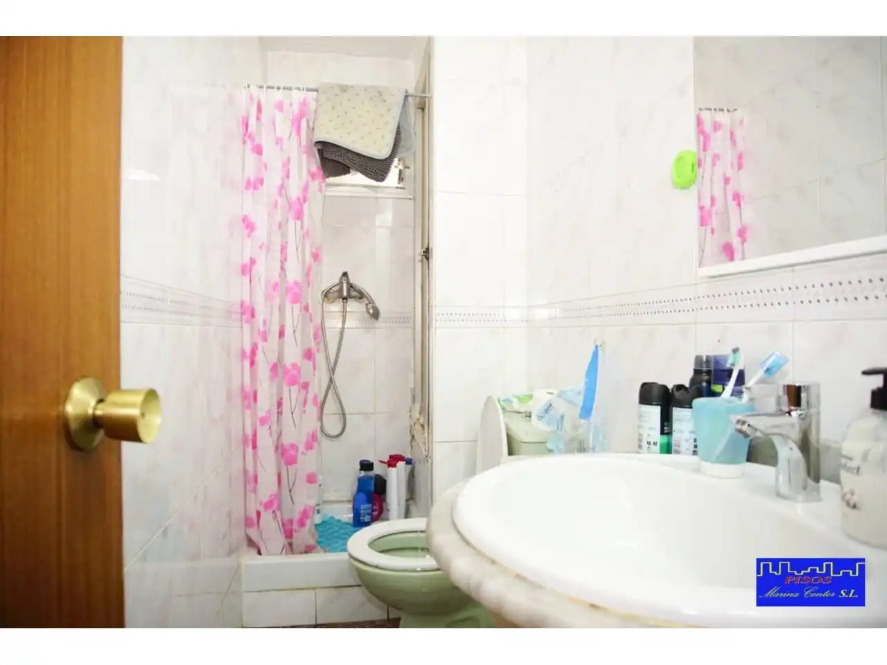 Bathroom of Flat for sale in L'Hospitalet de Llobregat  with Balcony and Alarm