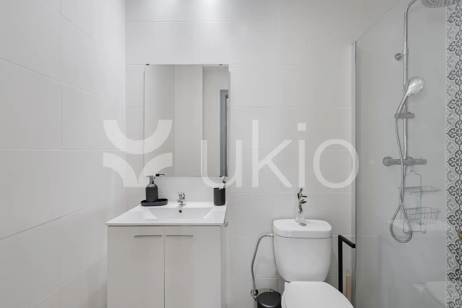 Bany de Apartament de lloguer en Madrid amb Aire condicionat, Calefacció i Terrassa