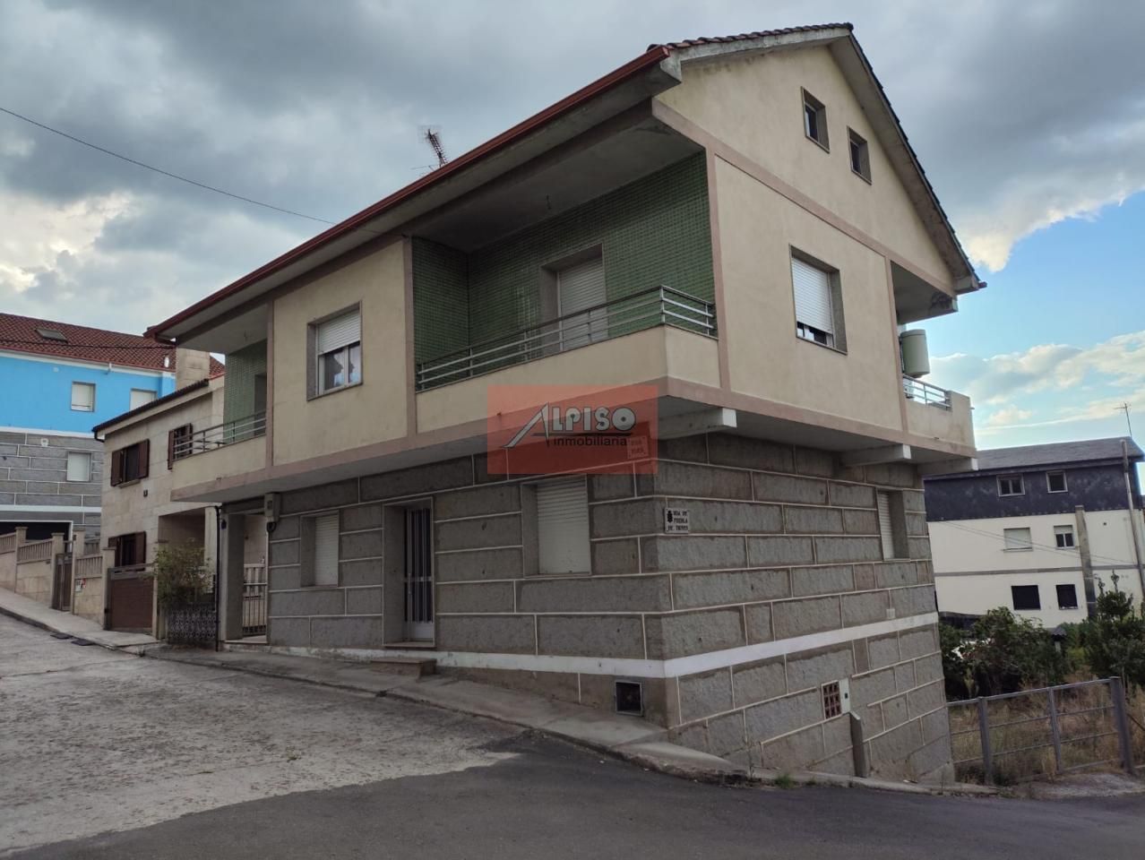 Vista exterior de Casa o xalet en venda en Ourense Capital  amb Jardí privat i Balcó