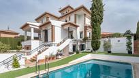 Vista exterior de Casa o xalet en venda en Otura amb Parquet, Piscina i Balcó