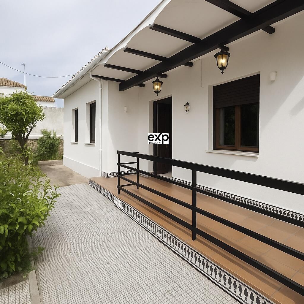 Vista exterior de Casa o xalet en venda en Madroñera amb Aire condicionat, Calefacció i Jardí privat