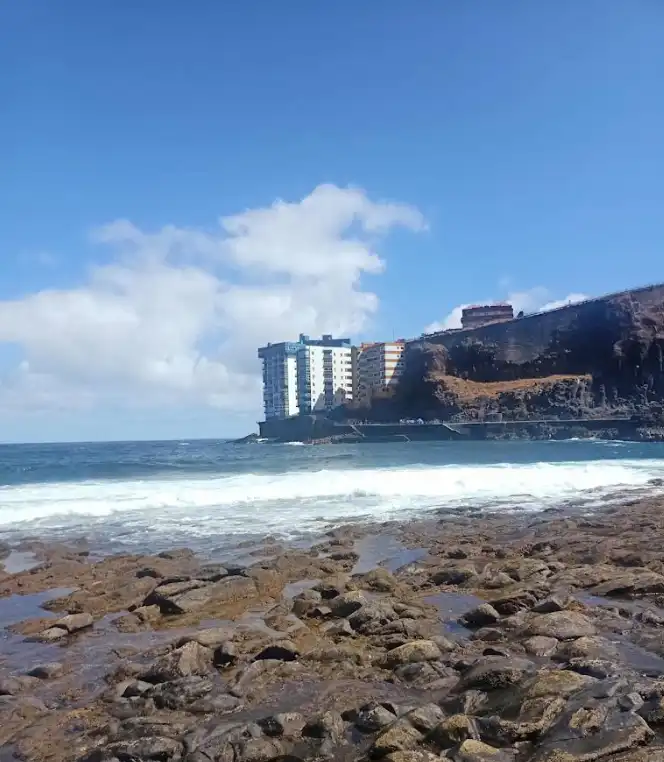 Vista exterior de Piso en venta en Guayonje - Mesa del Mar