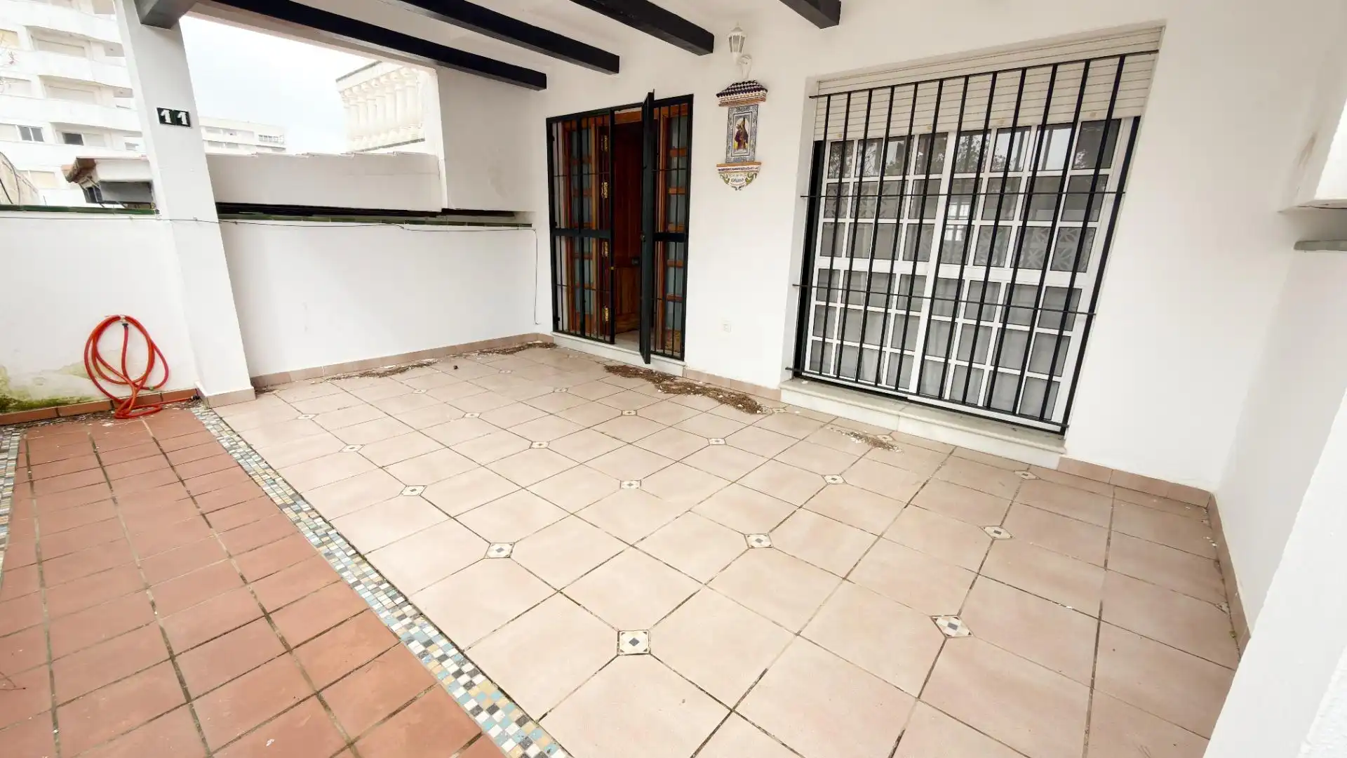 Vista exterior de Casa adosada de alquiler en Punta Umbría con Terraza y Piscina comunitaria