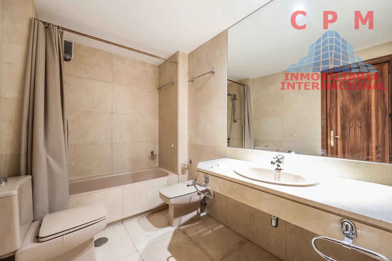 Bathroom of Flat for rent in Madrid  with Air Conditioner, Heating and Parquet flooring