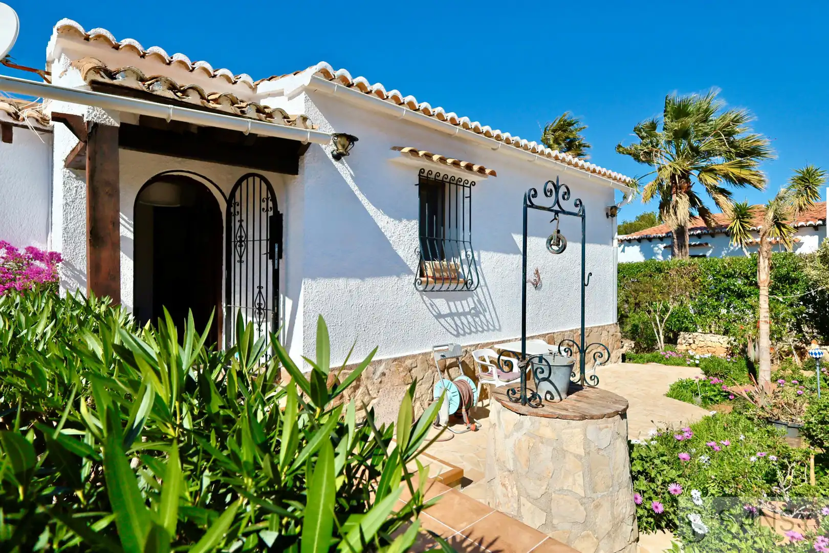 Vista exterior de Casa o xalet en venda en Jávea / Xàbia amb Terrassa i Piscina