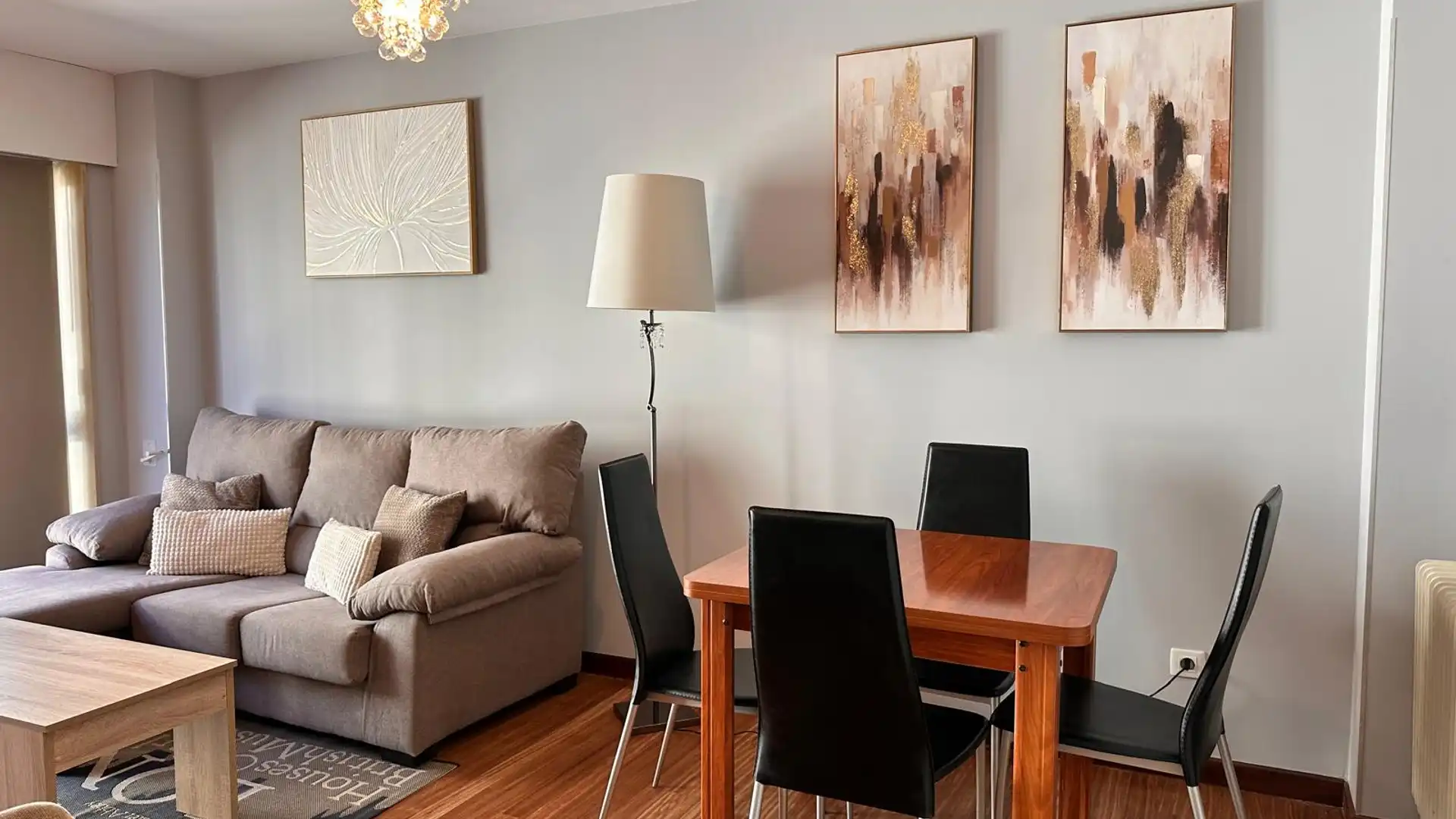 Menjador de Pis de lloguer en Santiago de Compostela  amb Calefacció, Jardí privat i Moblat