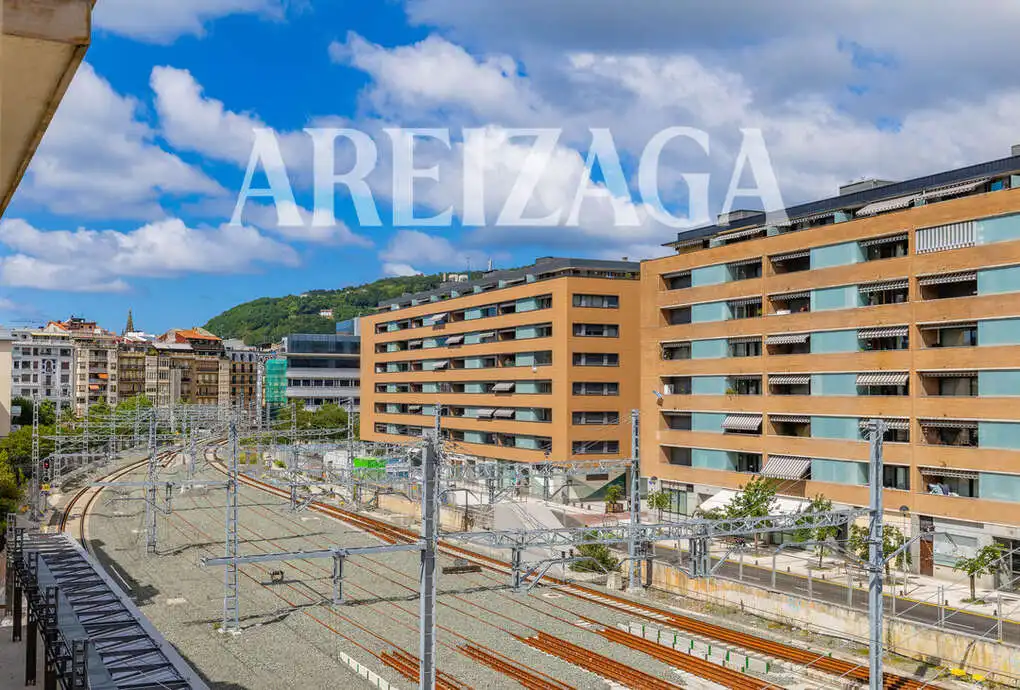 Vista exterior de Pis en venda en Donostia - San Sebastián  amb Aire condicionat, Calefacció i Terrassa