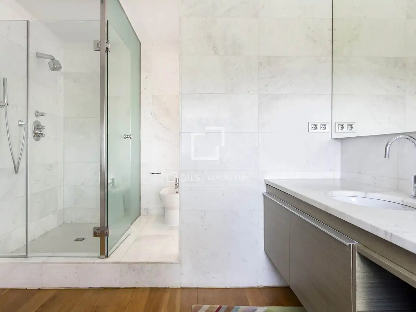 Baño de Casa o chalet de alquiler en Barcelona con Aire acondicionado, Calefacción y Jardín privado