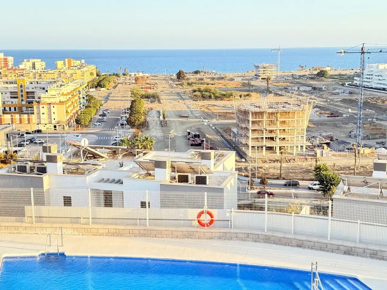 Vista exterior de Casa adosada en venta en Vélez-Málaga con Jardín privado y Piscina comunitaria