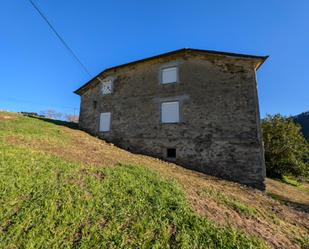 Vista exterior de Casa o xalet en venda en Vegadeo amb Calefacció, Jardí privat i Terrassa