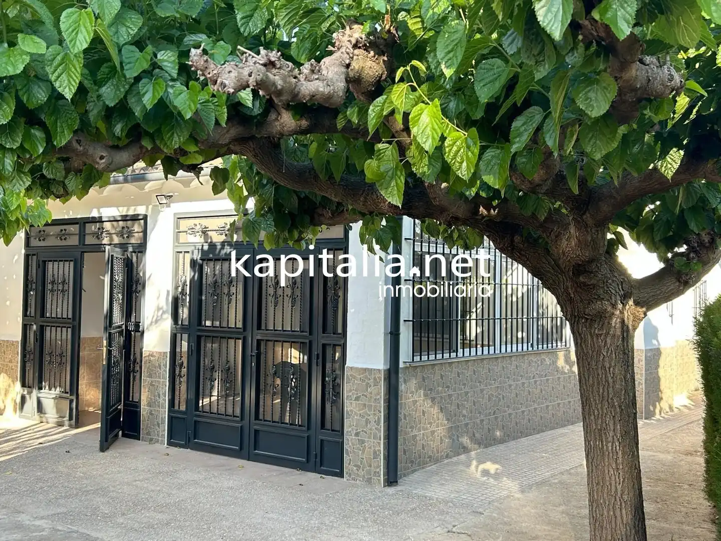 Vista exterior de Casa o xalet en venda en Albaida amb Aire condicionat, Calefacció i Traster