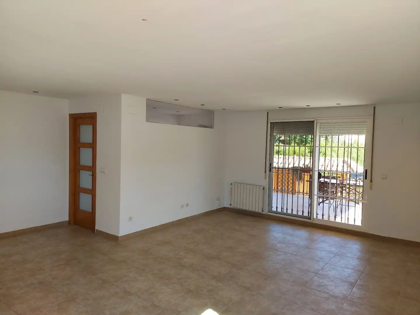 Living room of Houses for sale in La Pobla de Vallbona  with Air Conditioner, Heating and Private garden