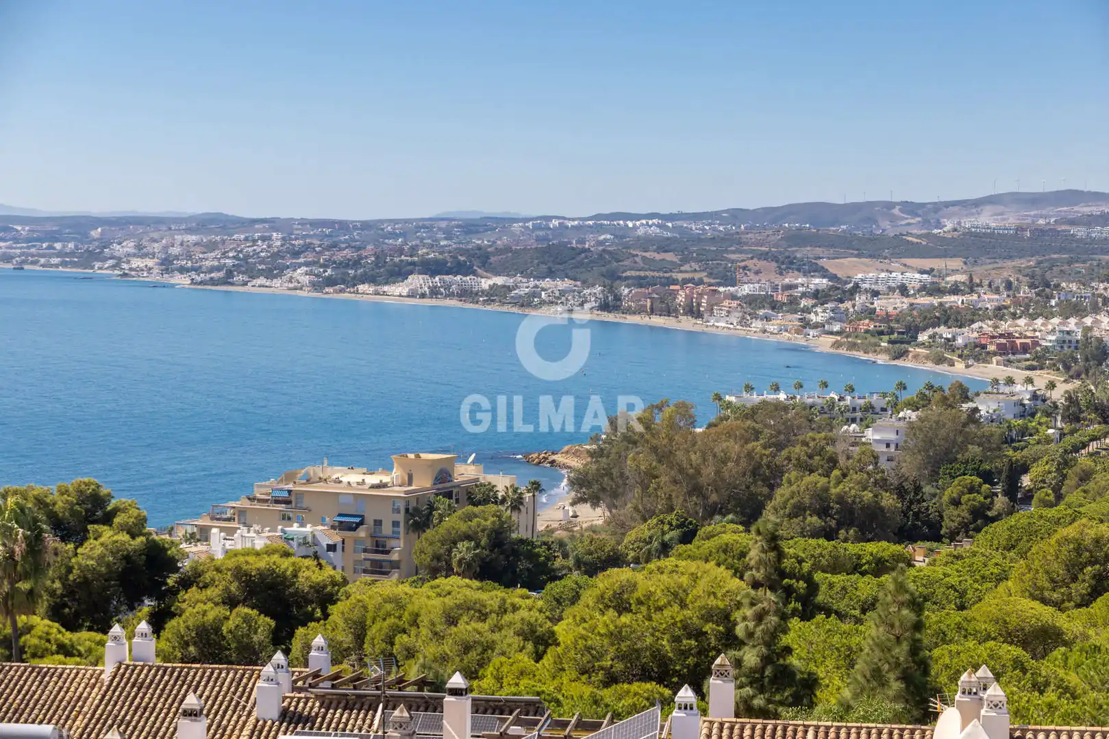 Vista exterior de Pis en venda en Estepona amb Calefacció, Piscina i Balcó