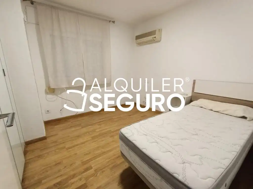 Piso de alquiler en Alfonso El Sabio, Barrio del Centro