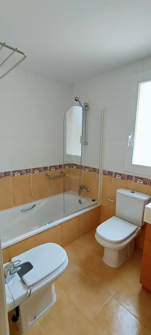 Baño de Apartamento en venta en Sant Feliu de Guíxols con Aire acondicionado, Calefacción y Terraza