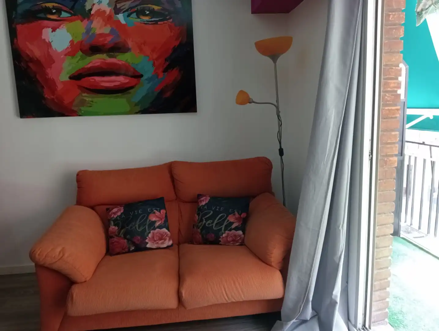 Living room of Flat for rent in Valencia  with Parquet flooring, Furnished and Oven