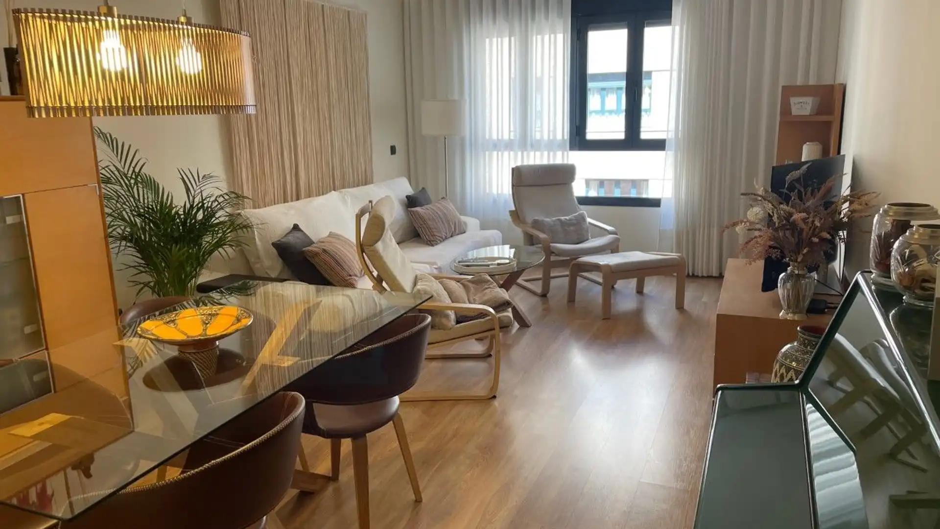 Sala de estar de Piso de alquiler en  Almería Capital con Aire acondicionado, Parquet y Trastero