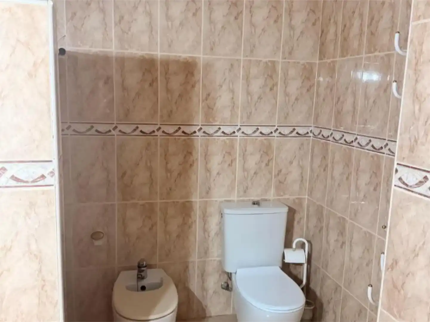 Baño de Piso en venta en Escatrón con Aire acondicionado, Amueblado y Balcón