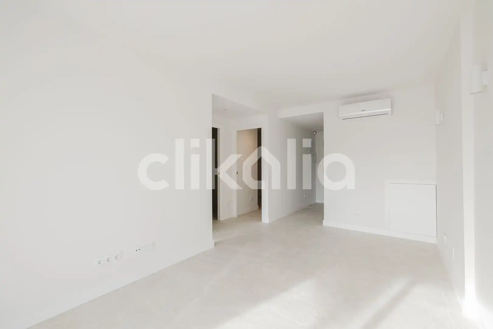 Schlafzimmer von Wohnung zum Verkauf in Marbella mit Klimaanlage, Privatgarten und Terrasse