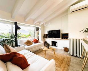 Sala d'estar de Àtic de lloguer en  Barcelona Capital amb Calefacció, Parquet i Terrassa