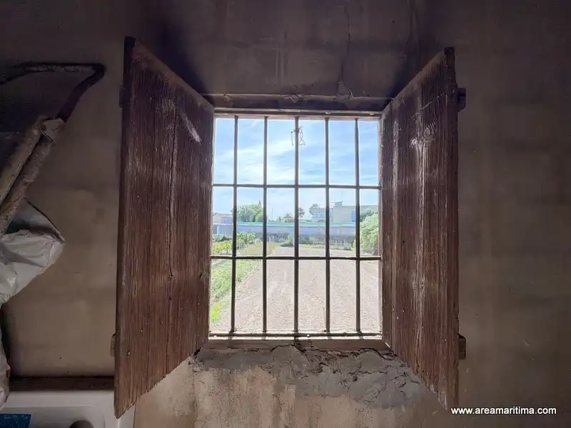 Vista exterior de Casa adosada en venta en Valencia con Trastero y Alarma